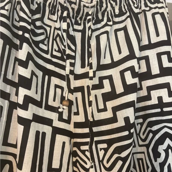 Be luau ready with these Rachel Zoe Black and White Geometric Pants worn once ! - Picture 3 of 5